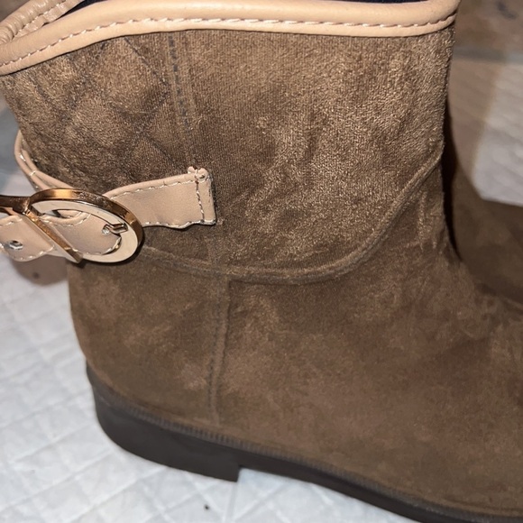 ULAN Riny Steps faux suede ankle boots round toe Sz 4 - Picture 5 of 10